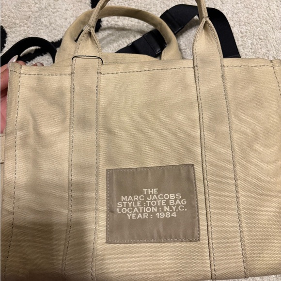 Marc Jacob’s Tote Bag size Medium - Picture 2 of 4